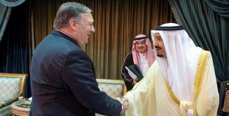 U.S. Secretary of State Mike Pompeo with Saudi Arabia's King Salman bin Abdulaziz Al Saud in Riyadh, April 29, 2018.  Photo: Reuters