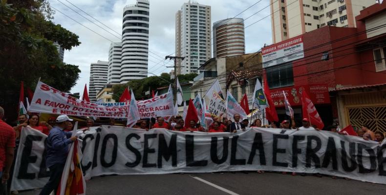 Sin Lula es fraude. Sin Lula es fraude.