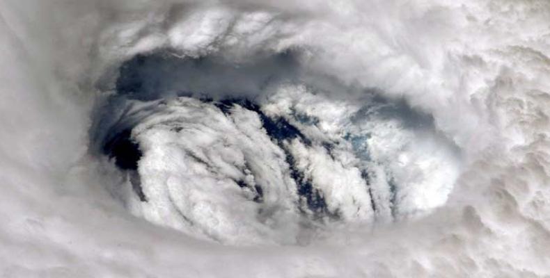 Los vientos huracanados se extienden hacia afuera hasta 75 kilómetros desde el centro. Foto tomada de PL