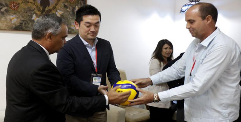 Voleibol donación de Japón. Foto: Calixto N. LLanes