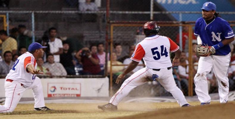 Tope de béisbol Cuba-Nicaragua. Foto: Archivo