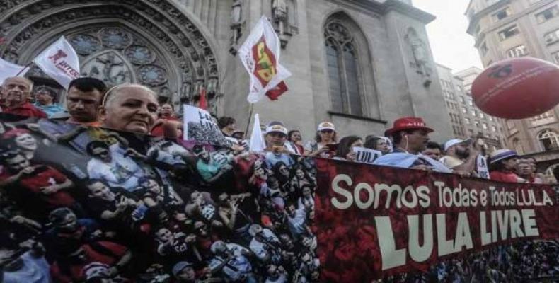 Brasileños siguen pidiendo en las calles la libertad de Lula