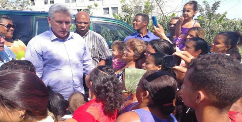 Los habitantes de Contramaestre se congratularon con la visita del dignatario cubano. Foto: PL