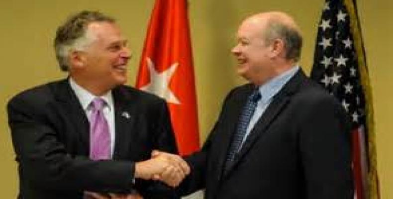 Gobernador McAuliffe y ministro Malmierca