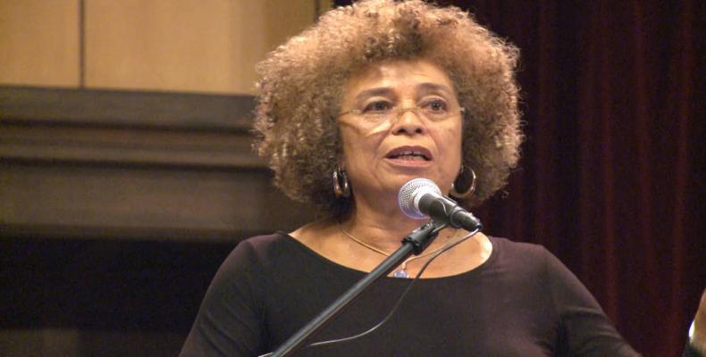 Angela Davis responds to withdrawal of human rights award.   Photo: Democracy Now