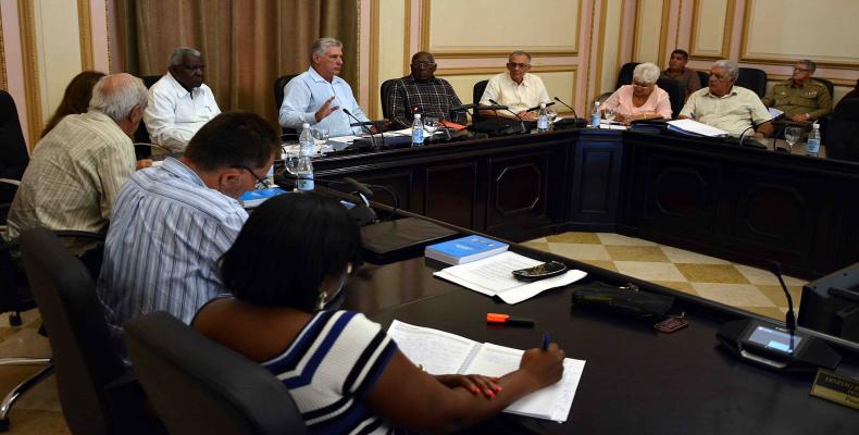 Cuban presidents meets with provincial assembly presidents.  Photo: Cubadebate