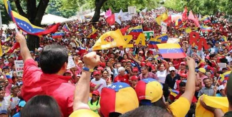 Continúan venezolanos campaña de protesta contra bloqueo de EE.UU. Foto: PL.