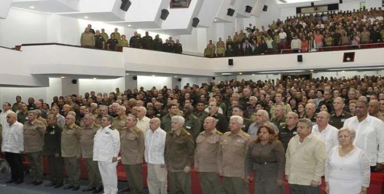 Raúl Castro y otros dirigentes en el acto por aniversario 55 del Minint