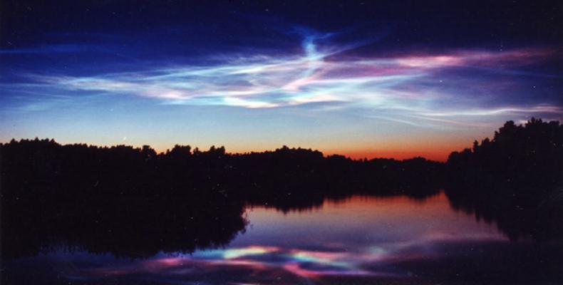 las nubes noctilucentes son un indicador del cambio climático causado por los humanos.Imágen:Internet.