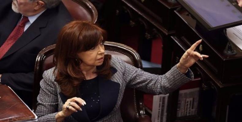 La argentina eksprezidentino kaj senatanino Cristina fernández de Kirchner