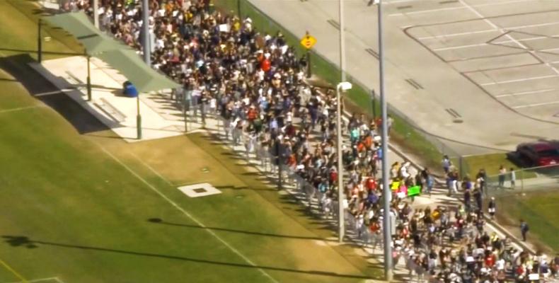 U.S. students stage walkouts to protest gun violence.  Photo: AP