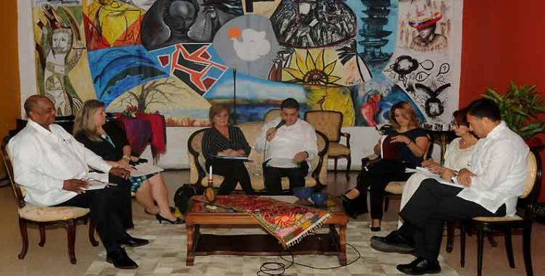 El coloquio estuvo organizado por la embajada de Ecuador en La Habana. Foto: PL