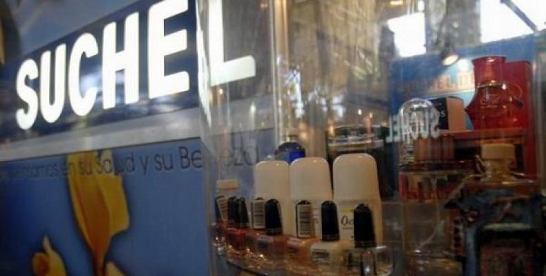 El nombre de la actualmente más importante productora de perfumes cubana se debe a los lirios, a los cuales se les llamaba Súchel o Súcheli, según el sabio Juan