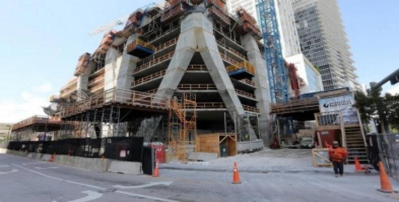 En la ciudad de Miami, edificio en construcción. Foto tomada de Cubasí