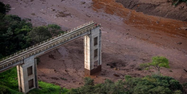 Aumentan a 60 los muertos por colapso de represa en Brasil. Foto: Infobae.