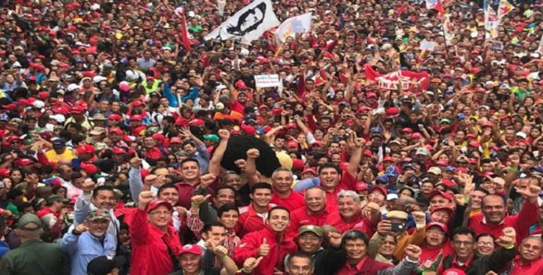 Acto multitudinario en Caracas en apoyo al gobierno