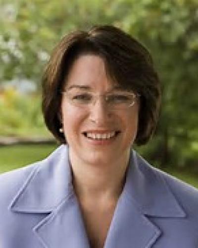 Amy Klobuchar es una de las aspirantes a la Casa Blanca que se opone a las medidas punitivas de EE.UU. contra Cuba. Fotos: Archivo