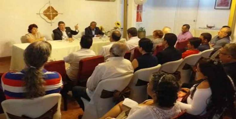 Miguel Díaz-Canel Bermúdez, reiteró la importancia del fortalecimiento de los vínculos con los cubanos residentes en el exterior.Foto: Prensa Latina.