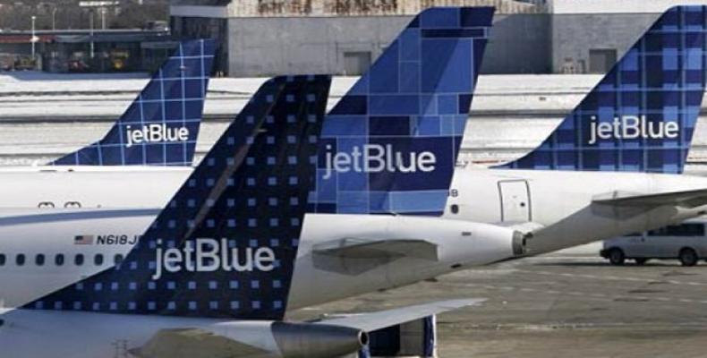 JetBlue está tratando de asegurar un servicio seis veces a la semana desde Fort Lauderdale y otro sabatino desde Boston. Foto: Archivo