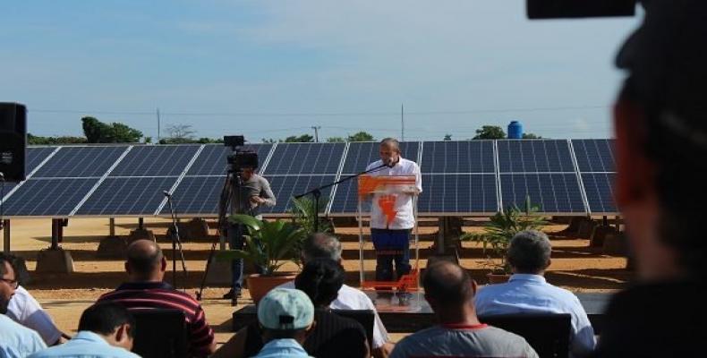Arronte recordó que la política del país es utilizar las energías renovables hasta un 24 por ciento. Fotos: Jorge Luis Coll/ Cubadebate.