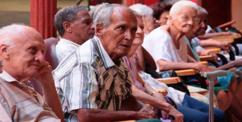 Las personas longevas en el país disfrutan de un programa de atención integral trazado por el Ministerio de Salud Pública (Foto: Yaimí Ravelo)
