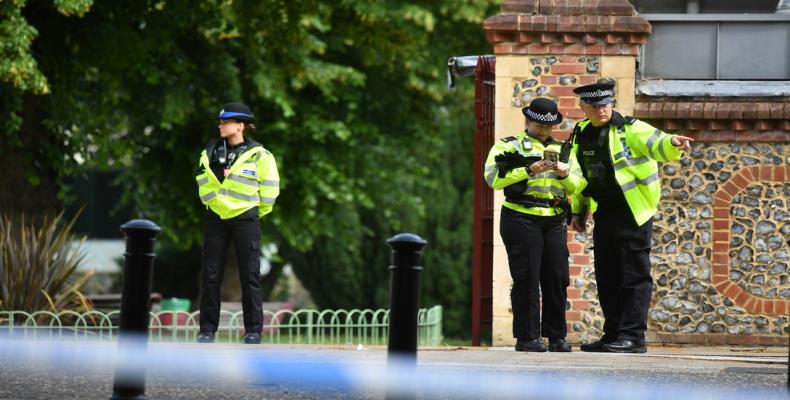 Agentes de policía en el parque Forbury Gardens tras el ataque, Reading, Reino Unido, el 20 de junio de 2020Ben Stansall / AFP
