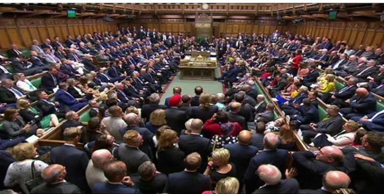 Votará este lunes parlamento británico sobre moción para adelantar elecciones. Foto: PL.