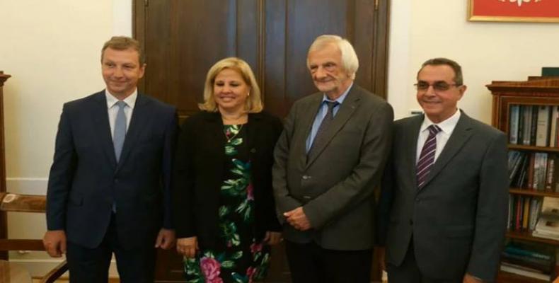 La representante cubana se reunió también con el vicepresidente del Parlamento polaco y el presidente del grupo parlamentario, Polonia-Cuba.Foto:PL.