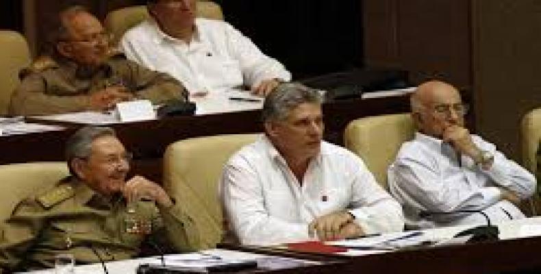 Raúl Castro, Díaz-Canel y Machado Ventura. Foto: Archivo
