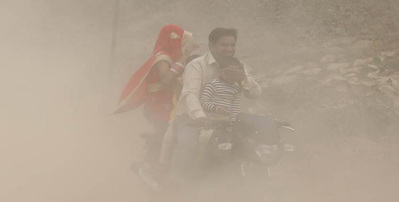 Científicos y estudiantes indios comenzaron a cartografiar las fuentes posibles de contaminación del aire en Nueva Delhi.Fuente:PL.