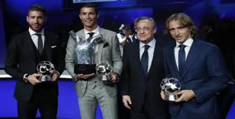 Ramos, Cristiano, Florentino y Modric, en la gala UEFA. Foto: Marca