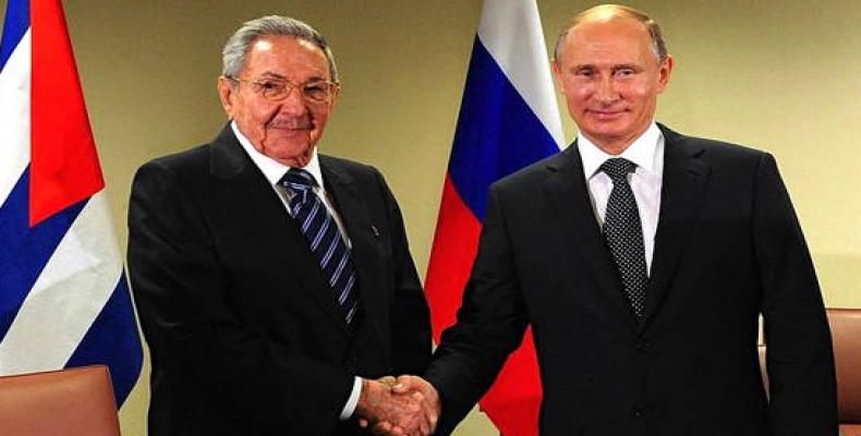 El presidente cubano, Raúl Castro, envió un mensaje de felicitación a Vladimir Putin, por su victoria en las elecciones presidenciales.Foto:Archivo.