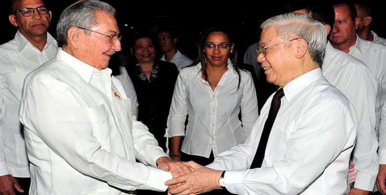 Raúl Castro despide a Nguyen Phu Trong. Fotos: Guayacán de Cuba