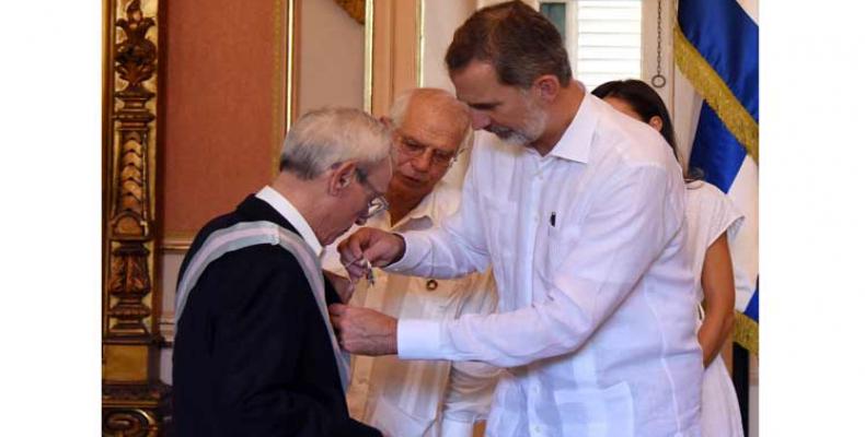 Condecora rey Felipe VI a historiador de La Habana, Eusebio Leal. Foto: Vladimir Molina/PL.