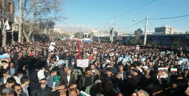 Iranians march in support of the government and to condem violent protests (Internet Photo)