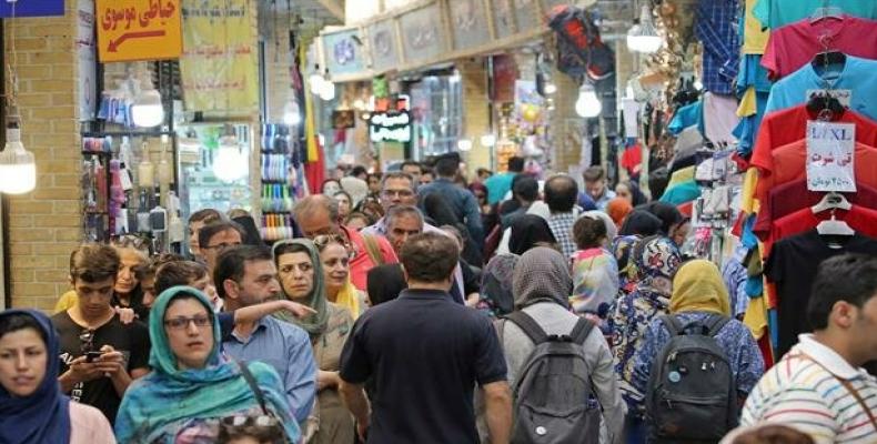 Iranians shop in the Tajrish Bazaar in capital Tehran. (Photo by AFP)