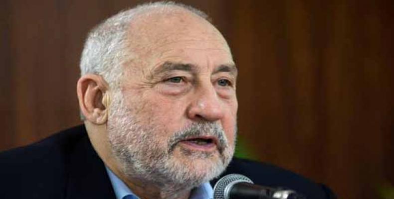 Premio Nobel Stiglitz da conferencia en el Hotel Nacional de Cuba