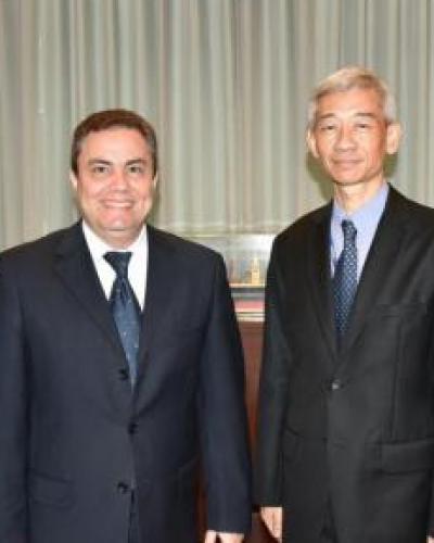 Primer Ministro de Tailandia, General Prayut Chan-o-cha y Embajador de Cuba en Tailandia, Héctor Conde Almeida