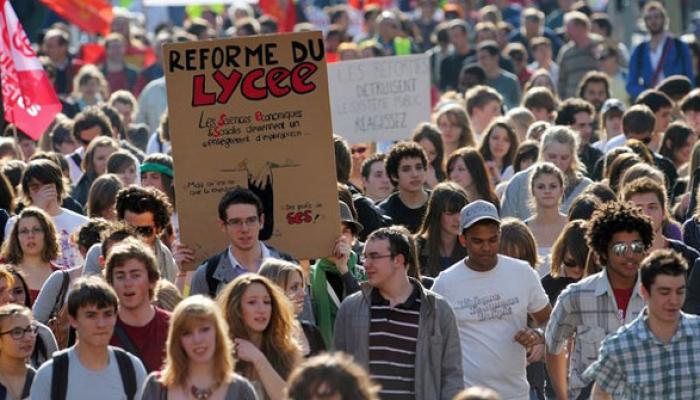 Enfrentamientos violentos entre manifestantes y miembros de las fuerzas del orden ocurrieron este miércoles en la ciudad francesa de Nantes