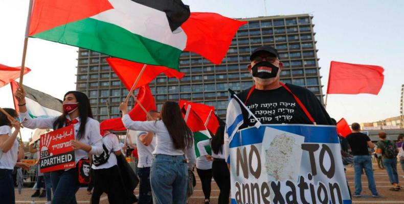 Una imagen de la manifestación del sábado 6 de junio de 2020 contra el plan de anexión israelí de partes de Cisjordania en la plaza Rabin de Tel Aviv. JACK GUEZ