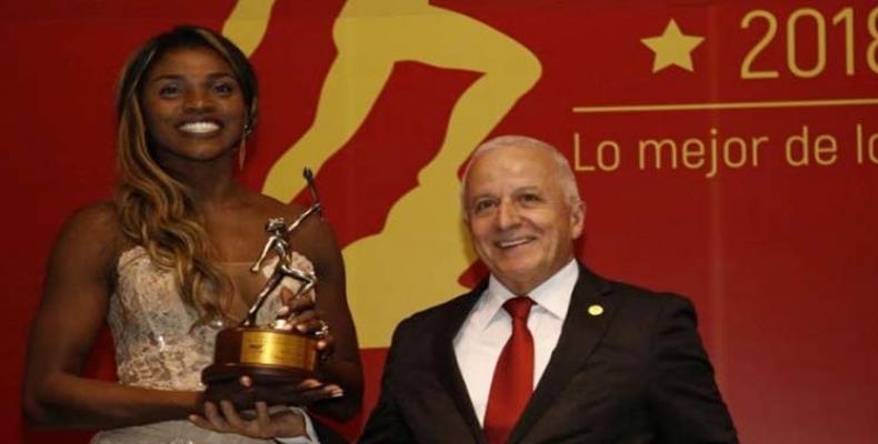 Caterine Ibargüen a récemment reçu le Prix Altius d'Or de la Fédération colombienne d'Athlétisme.