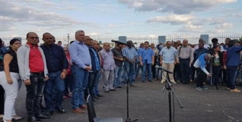 La marcha de la recuperación luego del tornado estuvo entre las acciones chequeadas por Díaz-Canel en su segundo recorrido por la capital. Foto: Tomada de Cubas