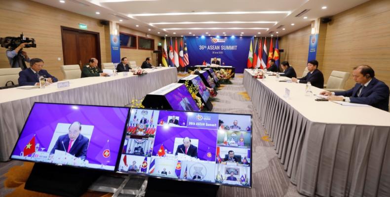 Vietnamese Prime Minister Nguyen Xuan Phuc addresses Southeast Asian Nations (ASEAN) summit video conference.  (Photo: Reuters)