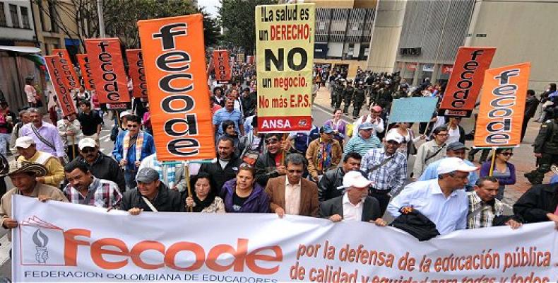 Professores colombianos pedem mais verbas no setor.