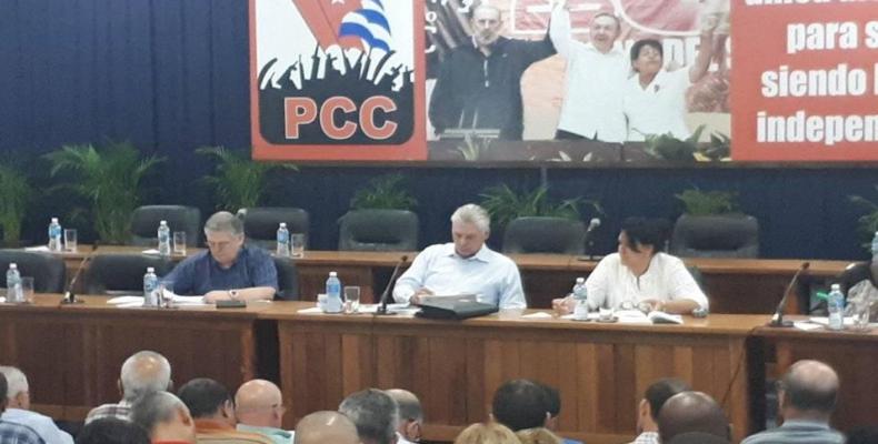 At the end of his visit, president Miguel Diaz-Canel meets with authorities from the province of Matanzas, April 30, 2019.