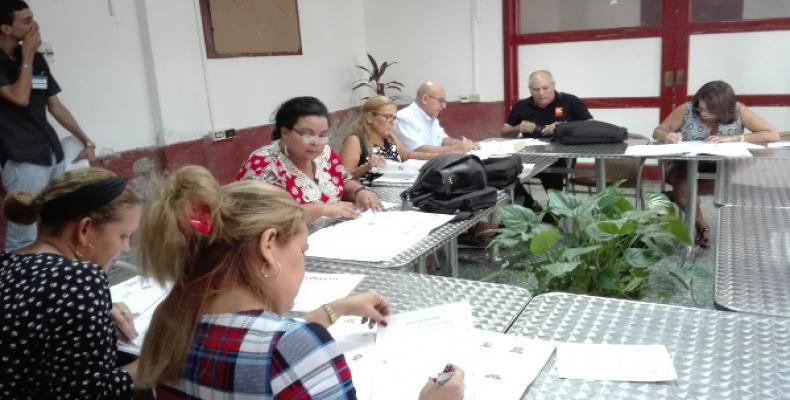 Se explica que todos los diputados están en igualdad de condiciones a partir de los requisitos que establece la Carta Magna. Foto: Marianela Samper