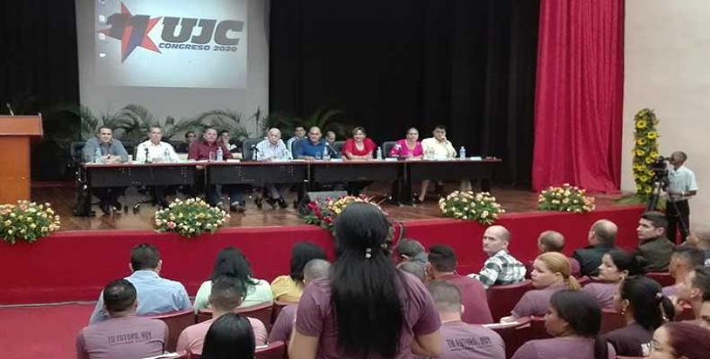 El segundo secretario del Comité Central del PCC, José Ramón Machado Ventura, participa en asamblea de la UJC en Las Tunas. Foto: Radio Reloj.