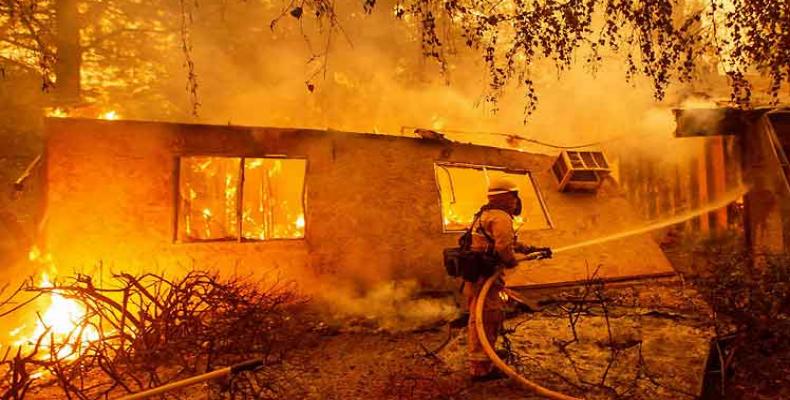 Aumentan a 31 las muertes por incendios en California. Foto: PL.