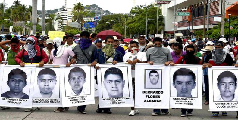 Cientos de campesinos provenientes de diversos estados del país mantienen una protesta en México