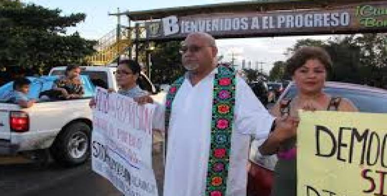 Religious leaders protest voter fraud in Honduras (Photo: America Magazine)